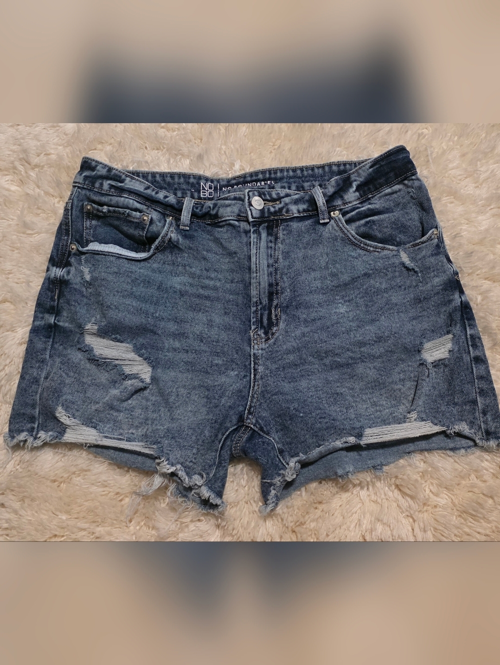 No Boundaries Distressed High-Rise Raw Hem Medium Wash Stretch Shorts Sz. 15